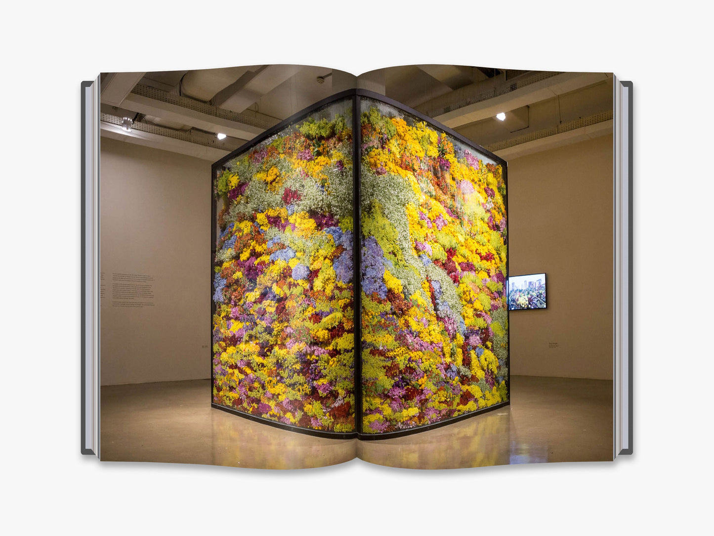 Flower Art: Makoto Azuma